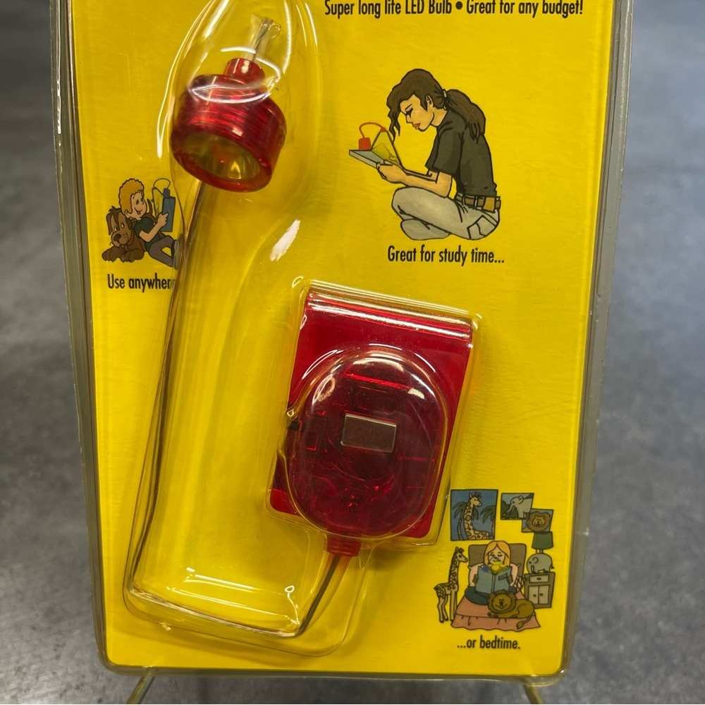 Vintage BookBright Clip On Book Light Red NOS Sealed Rare - Picture 3 of 6